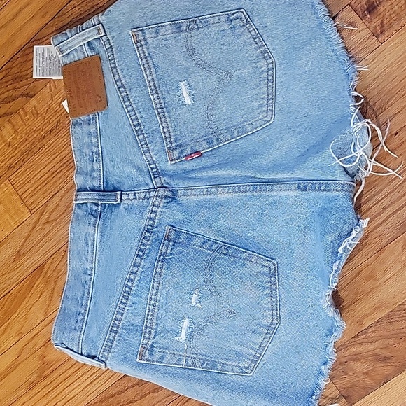 Levi's button up Jean shorts - Picture 2 of 2
